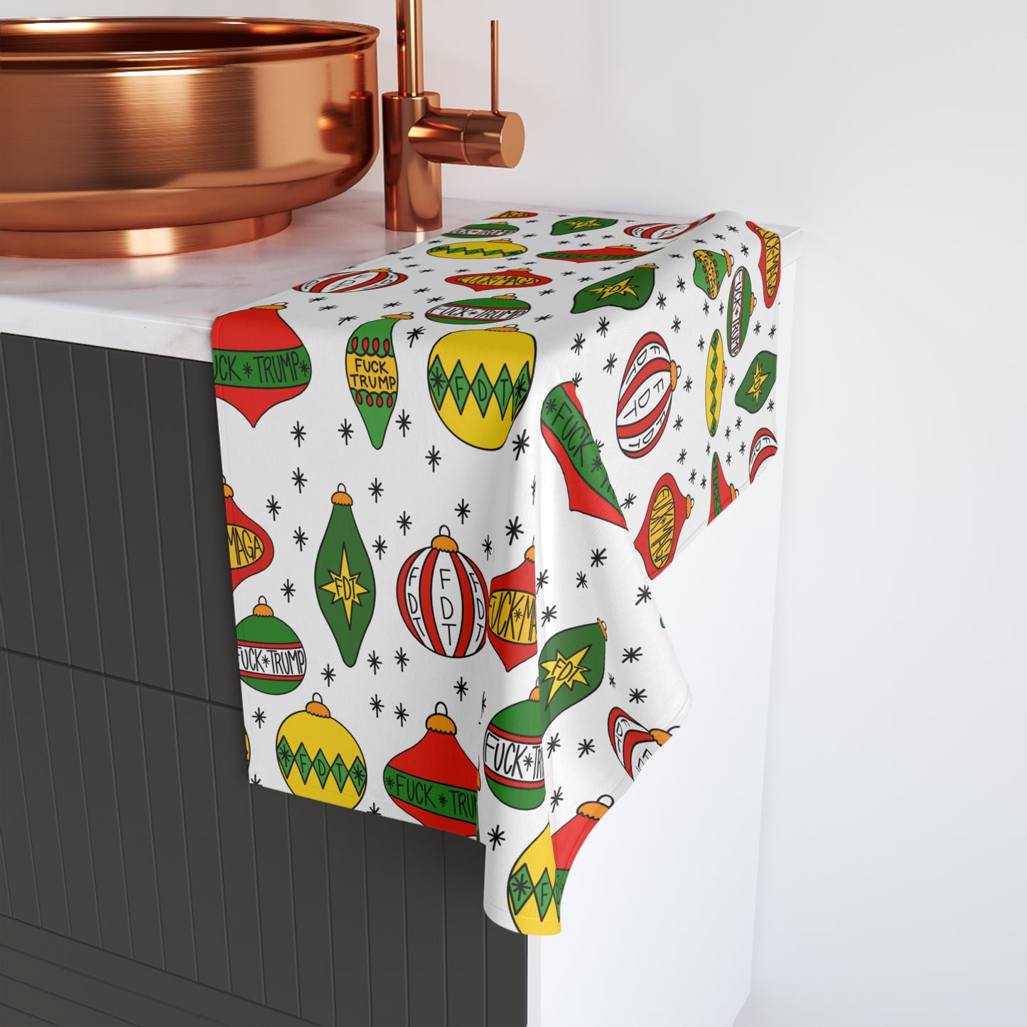 Slightly Subtle Ornament Red and Green Festive Holiday Hand Towel Kitchen Decor Christmas Gift FDT Seasonal Party Supplies, Bright Tea Towel