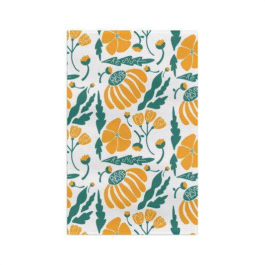 Resist Daisy Microfiber Tea Towel — Autumn Floral Kitchen Decor